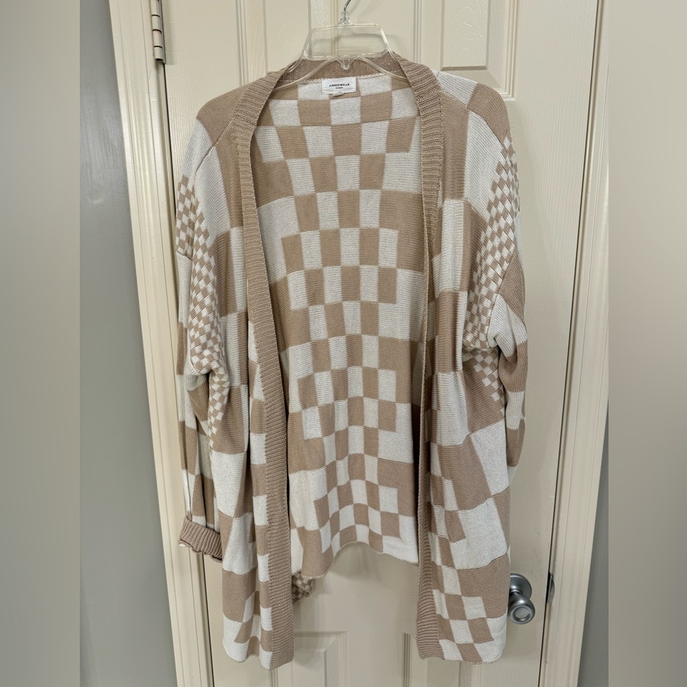 Elegant Tan and Cream Checkered Cardigan